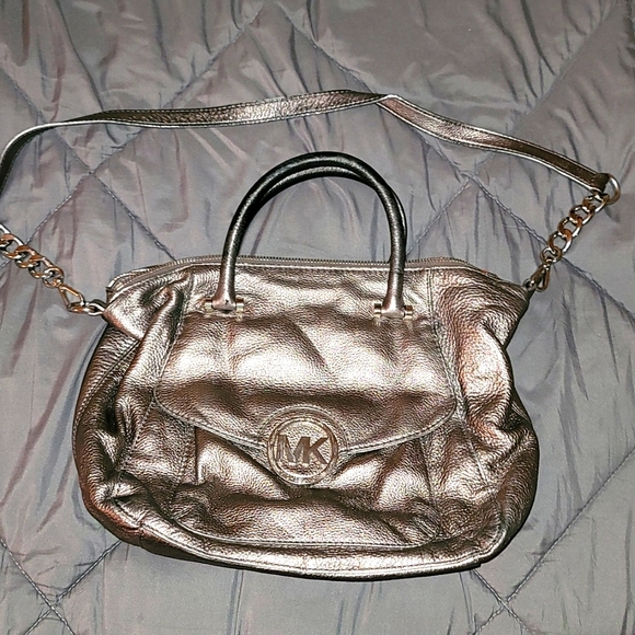 Michael Kors Crossbody leather bag silver chain metallic logo - Picture 1 of 7